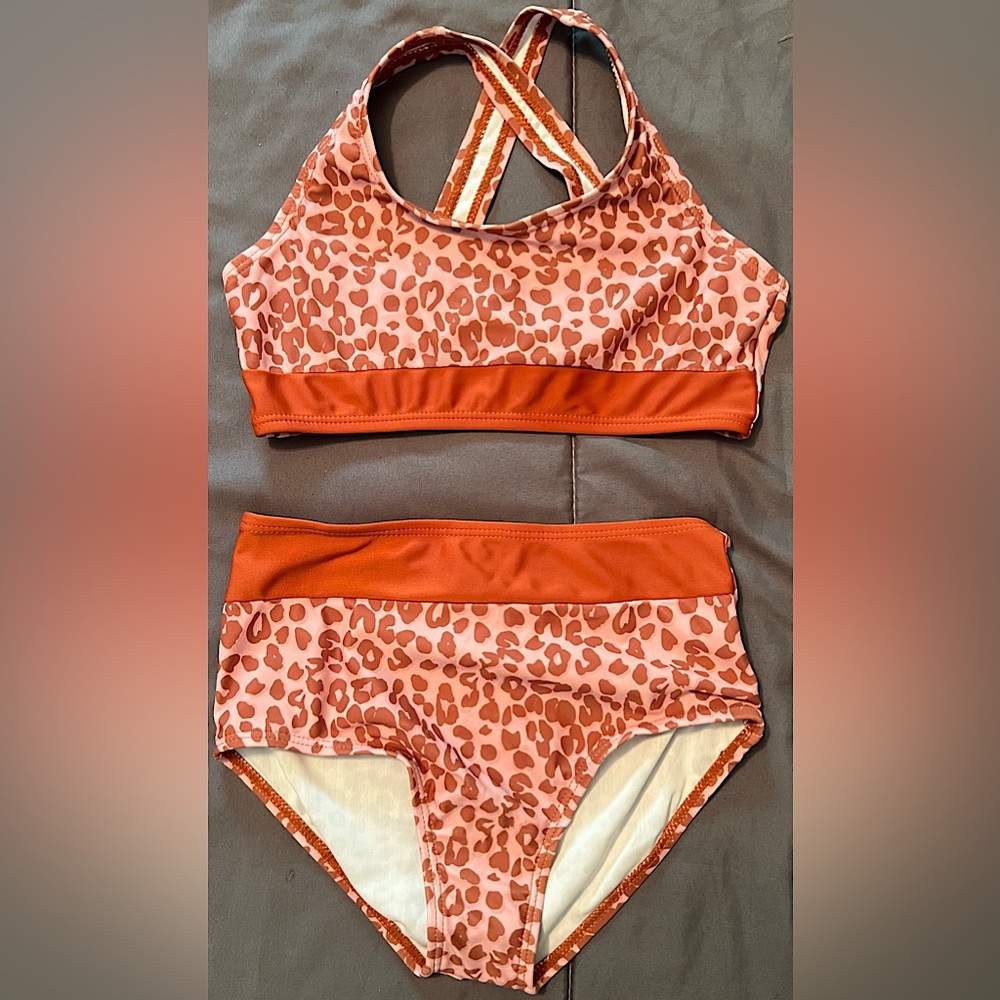 Girls size XXL(8) New W/out Tags(came that way) 2 piece Leopard Swimsuit Bikini